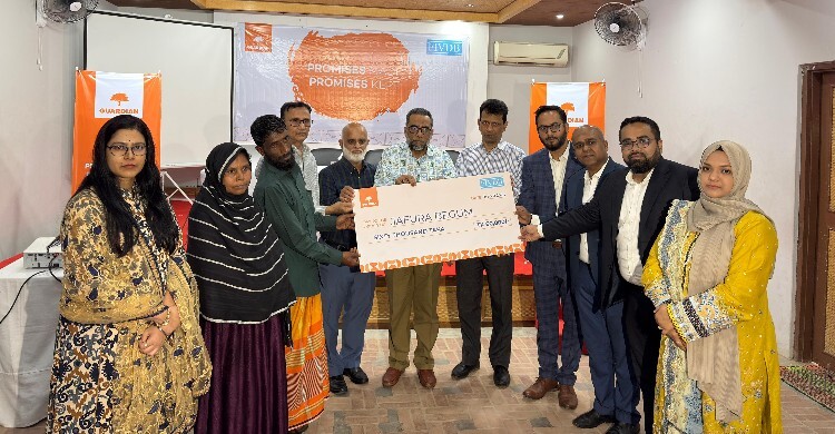 গার্ডিয়ান লাইফের সহায়তায় ঋণমুক্ত দুই পরিবার