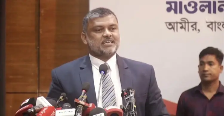 উপর দিকে চেয়ে থুতু দিচ্ছেন, অপেক্ষা করেন তা ঘুরে নিজেদের গায়েই পড়বে