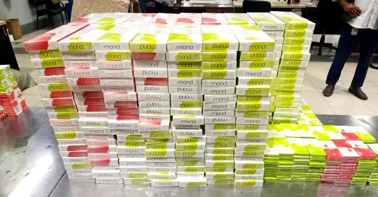 শাহ আমানতে আবুধাবিফেরত যাত্রীর ব্যাগেজে মিললো ৬৩০ কার্টন সিগারেট