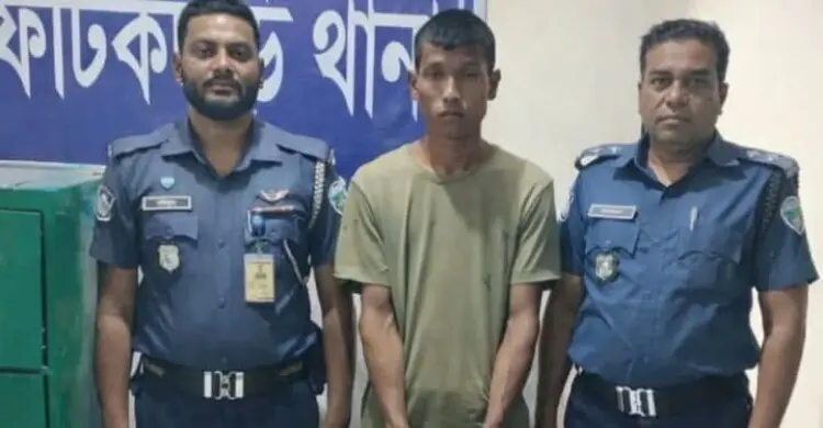 ফটিকছড়িতে বিশেষ অভিযানে চোলাই মদসহ আটক ১, মোটরসাইকেল জব্দ