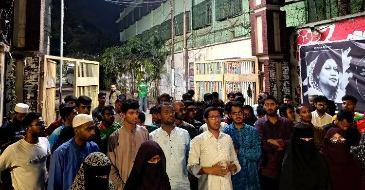 ডাকসু নেতাদের ওপর হামলার প্রতিবাদে জকসুর বিক্ষোভ 