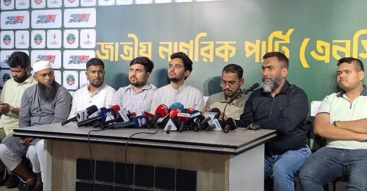 প্রধানমন্ত্রীর কাছে চাঁদাবাজ-দুর্নীতিবিরোধী কার্ড চাইলেন আসিফ মাহমুদ