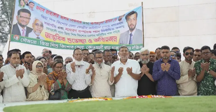 জিয়াউর রহমানের কবরে জিয়া শিশু কিশোর মেলার শ্রদ্ধা