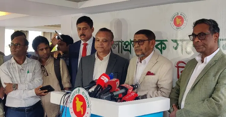 ভেজাল ওষুধ-অপচিকিৎসা ঠেকাতে মোবাইল টিম বাড়ানো হবে: স্বাস্থ্যমন্ত্রী