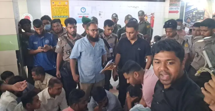 ঢাকা মেডিকেলে ওষুধ কোম্পানির প্রতিনিধি ও দালালসহ ৬০ জন আটক