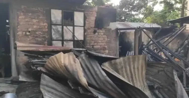 রাউজানে অগ্নিকাণ্ডে পুড়লো পাঁচ বসতঘর