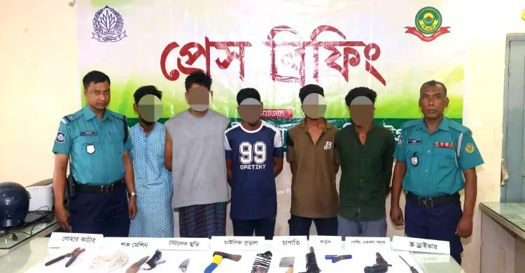 চট্টগ্রামে অভিযানে অস্ত্রসহ ১১ ডাকাত গ্রেফতার