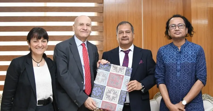 ইতালিতে বৈধ অভিবাসন বাড়ানোর আহ্বান তথ্যমন্ত্রীর