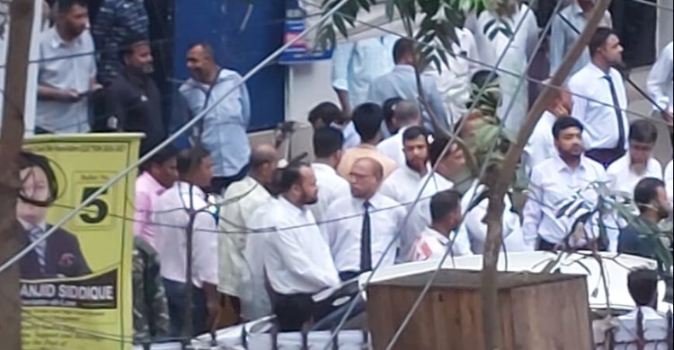 চট্টগ্রাম আদালতে ‘জয় বাংলা’ স্লোগান ঘিরে উত্তেজনা