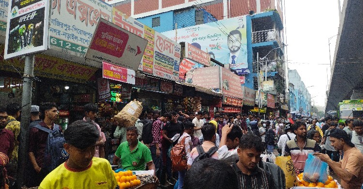 ঈদযাত্রায় গুলিস্তানে জনস্রোত, কাউন্টারে মিলছে না টিকিট
