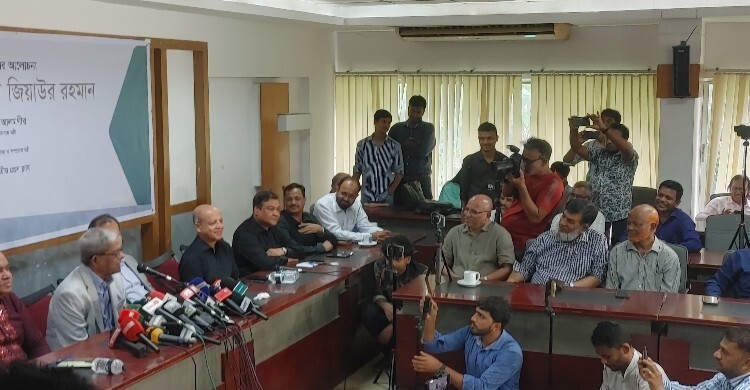 গণমাধ্যমের বড় অংশ ব্যবসায়িক গোষ্ঠীর প্রতিনিধিতে পরিণত হয়েছে