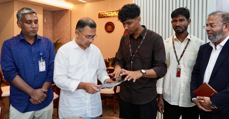 পচা সবজি থেকে পচনশীল পলিথিন, সাজ্জাদুলের উদ্ভাবনে মুগ্ধ প্রধানমন্ত্রী