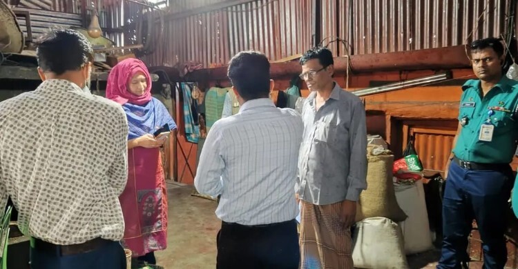অস্বাস্থ্যকর পরিবেশে খাদ্য উৎপাদন, ৩ লাখ টাকা জরিমানা