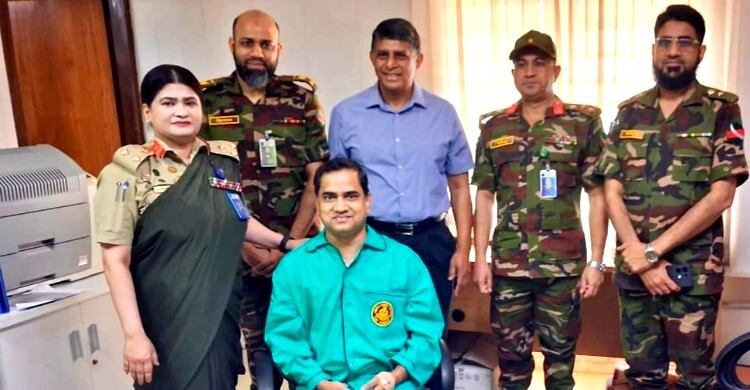 হাসপাতাল থেকে বাসায় ফিরলেন মুশফিকুল ফজল আনসারী