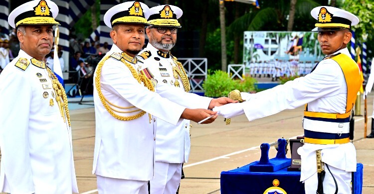 সার্বভৌমত্ব সুরক্ষায় ত্যাগ স্বীকারের শপথ নিলেন ৬১ নবীন নৌ কর্মকর্তা