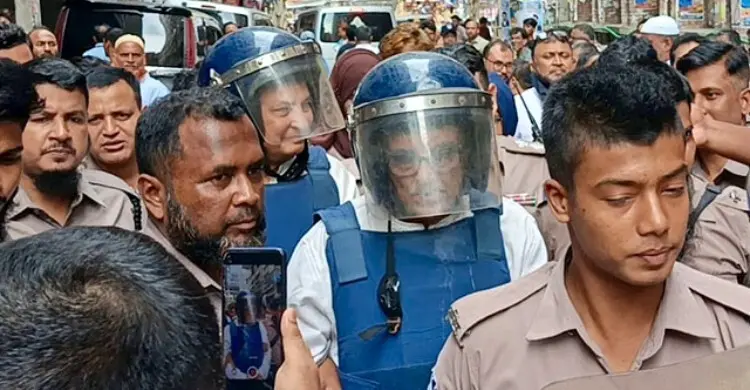 কারাগারে দুটি খাতা সংরক্ষণ করছেন ইনু, লিখে রাখছেন মামলার বিভিন্ন তথ্য