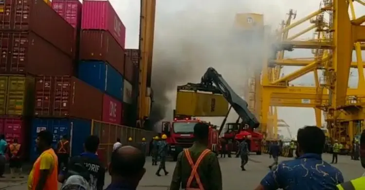 নিউমুরিং কনটেইনার টার্মিনালে আগুন, কার্যক্রম সাময়িক বন্ধ