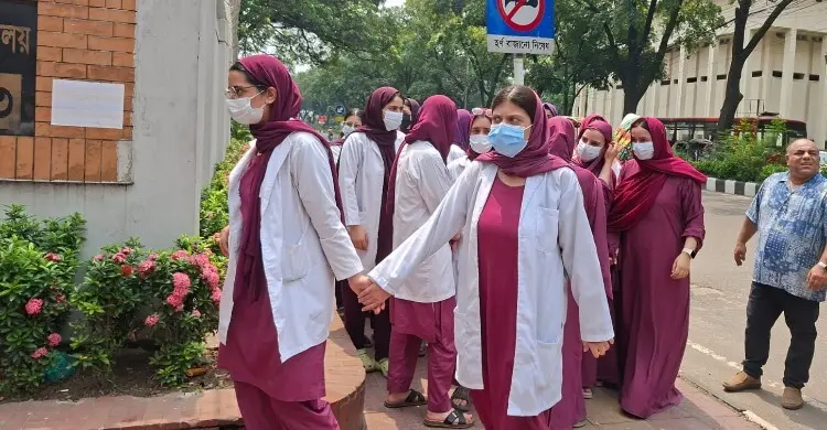 স্বাস্থ্য সচিবের সাক্ষাৎ পাননি আদ্-দ্বীনের বিদেশি ইন্টার্ন চিকিৎসকরা