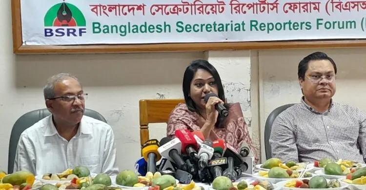 অপতথ্যের ভিড়ে খবরের ভেতরের খবর বের করুন: তথ্যসচিব  