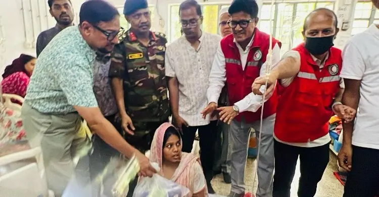 হামে আক্রান্ত ২০০ পরিবারকে ১০ হাজার করে টাকা দিল রেড ক্রিসেন্ট