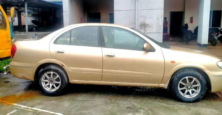 পুলিশ দেখে পালানোর চেষ্টা, বেপরোয়া প্রাইভেটকার থেকে জব্দ ৪৪ কেজি গাঁজা