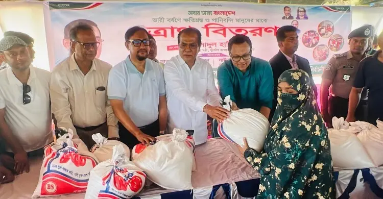ক্ষতিগ্রস্ত মানুষের পাশে সরকার, সহায়তা কার্যক্রম চলবে: ত্রাণমন্ত্রী