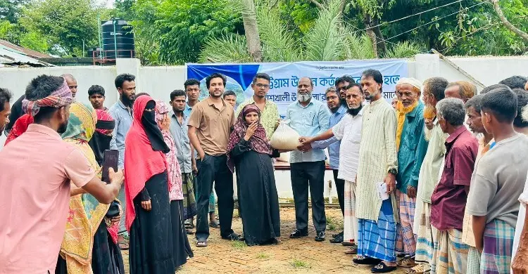 বন্যার্তদের পাশে চউক, তিন উপজেলায় ত্রাণ বিতরণ