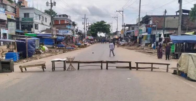 ফটিকছড়িতে চলছে হরতাল, ঢাকা-চট্টগ্রাম-খাগড়াছড়ি যানচলাচল বন্ধ