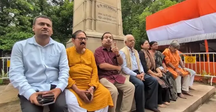 অনশনরত সোনম ওয়াংচুকের সমর্থনে মমতাপন্থি তৃণমূলের ধরনা