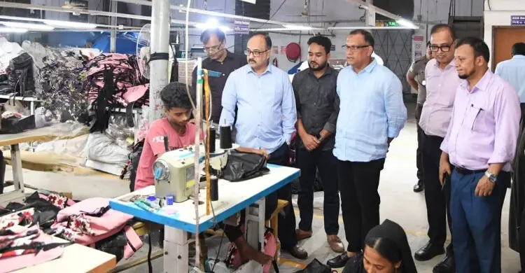 সব প্রাথমিক শিক্ষার্থীকে পাটের ব্যাগ দেওয়ার পরিকল্পনা রয়েছে