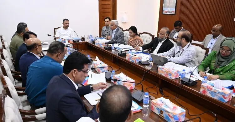 সারাদেশে ফ্যামিলি কার্ড সম্প্রসারণ পরিকল্পনা নিয়ে প্রধানমন্ত্রীর বৈঠক