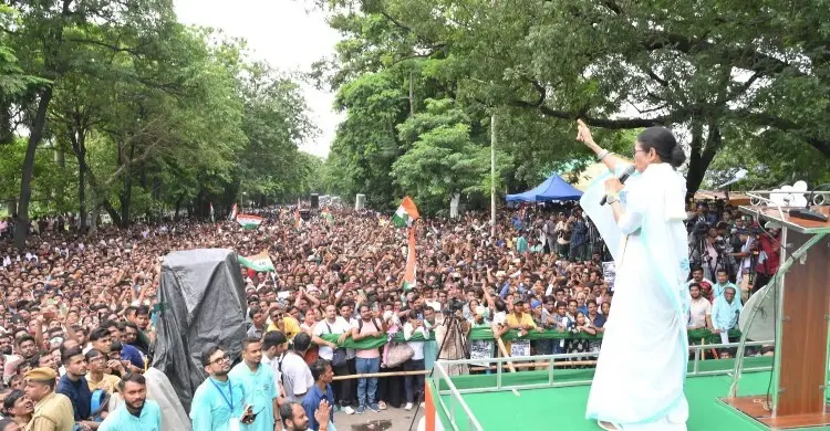 মমতার জনসভায় অতিরিক্ত ভিড়, দলের বিরুদ্ধে মামলা করল পুলিশ