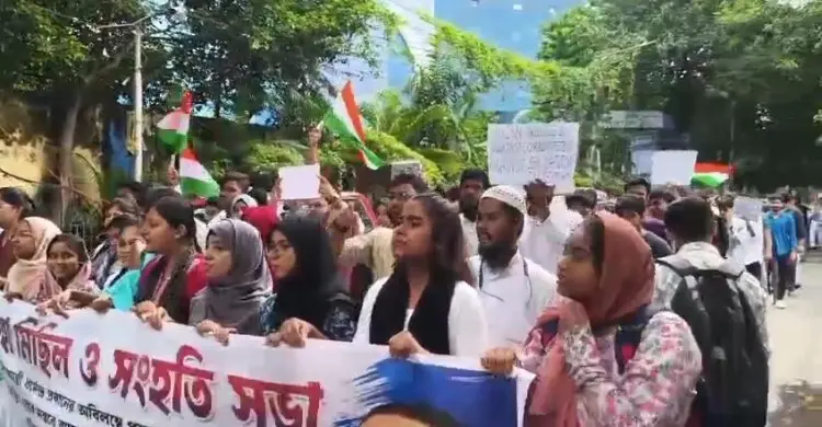 দিল্লির আন্দোলনে সমর্থন জানিয়ে রাস্তায় নামল কলকাতার শিক্ষার্থীরা