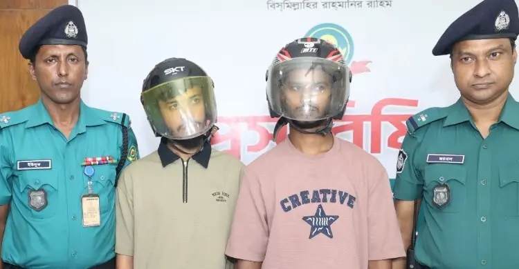 চাঁদাবাজির প্রস্তুতিকালে বিদেশি পিস্তল ও গুলিসহ গ্রেফতার ২