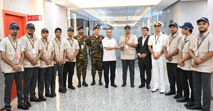আন্ডারওয়াটার রোবট নির্মাণে বিশ্বচ্যাম্পিয়নদের প্রধানমন্ত্রীর অভিনন্দন