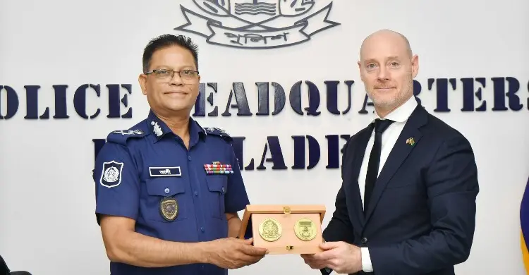 আইজিপির সঙ্গে এফবিআই প্রতিনিধিদলের সাক্ষাৎ, সহযোগিতা জোরদারে আলোচনা