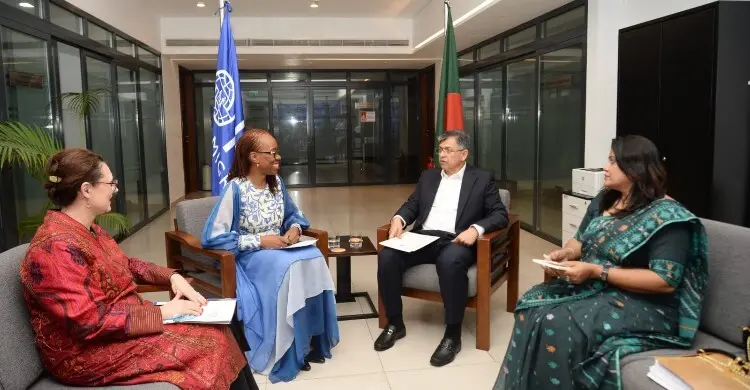 স্বরাষ্ট্রমন্ত্রীর সঙ্গে আইওএমর উপ-মহাপরিচালকের সাক্ষাৎ