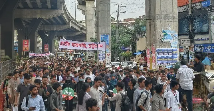 জুলাই গণহত্যার বিচার দাবিতে চট্টগ্রামে ছাত্রশক্তির গণমিছিল