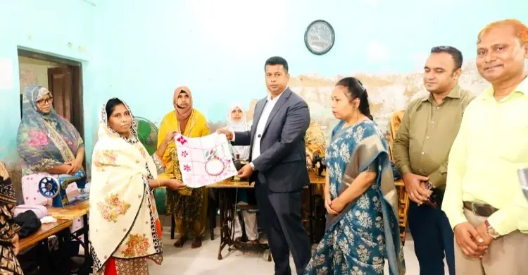 চট্টগ্রামে সেলাই মেশিন পাচ্ছেন ২০ নারী