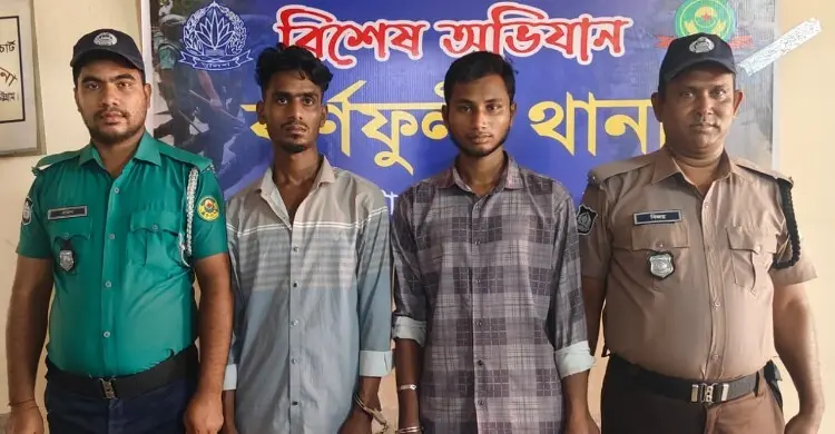 কর্ণফুলীতে ৫৭৪ গ্যাস সিলিন্ডার আত্মসাৎ, কক্সবাজারে দুই আসামি গ্রেফতার