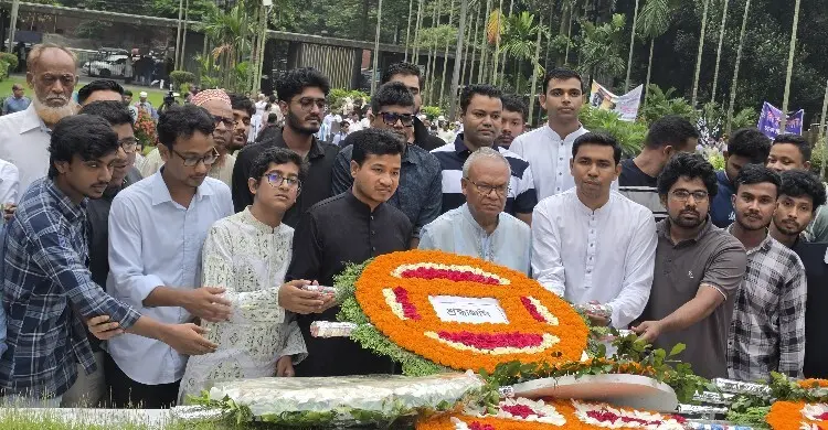 রিজভীকে নিয়ে জাতীয় কবির সমাধিতে ঢাবি ছাত্রদলের শ্রদ্ধা