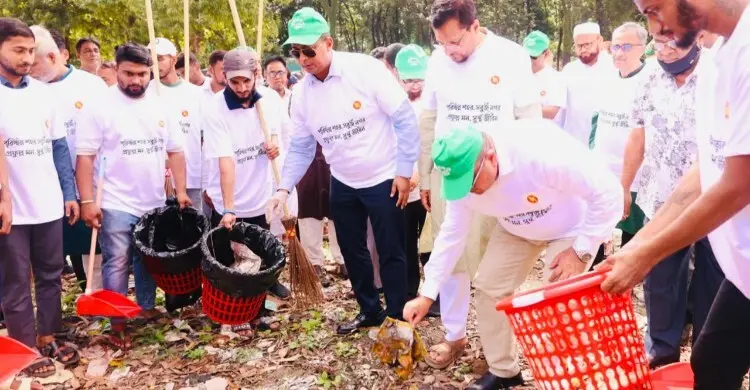 ডেঙ্গু ঠেকাতে চট্টগ্রামের ২ হাজার মসজিদে একযোগে পরিচ্ছন্নতা অভিযান