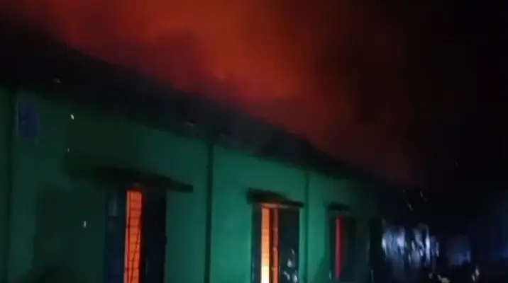 আগুনে ৪২ টি ঘর পুড়ে গেছে
