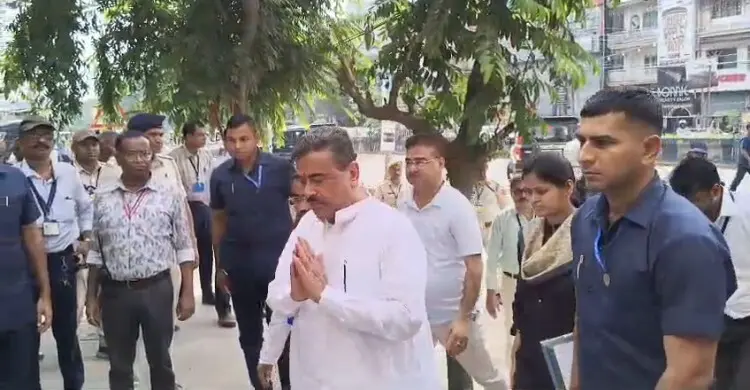 ক্ষতিপূরণের চেক নিয়ে নিহতদের বাড়িতে শুভেন্দু, দিলেন চাকরির প্রতিশ্রুতি