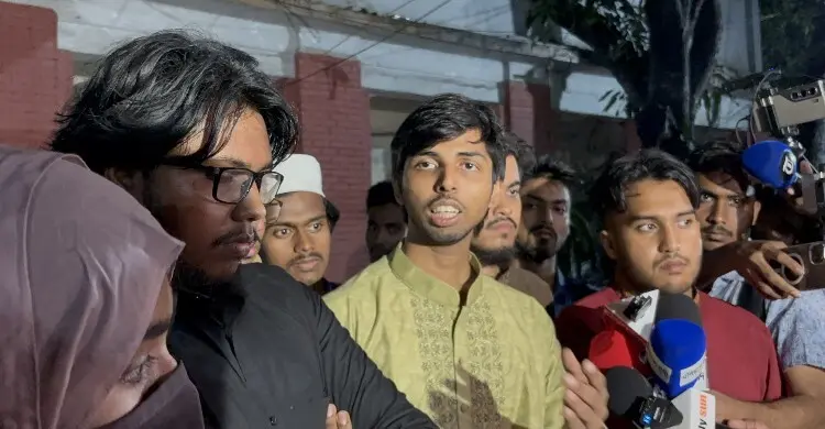 ডাকসু নেতাদের ওপর হামলার ঘটনায় শাহবাগ থানায় মামলা না নেওয়ার অভিযোগ