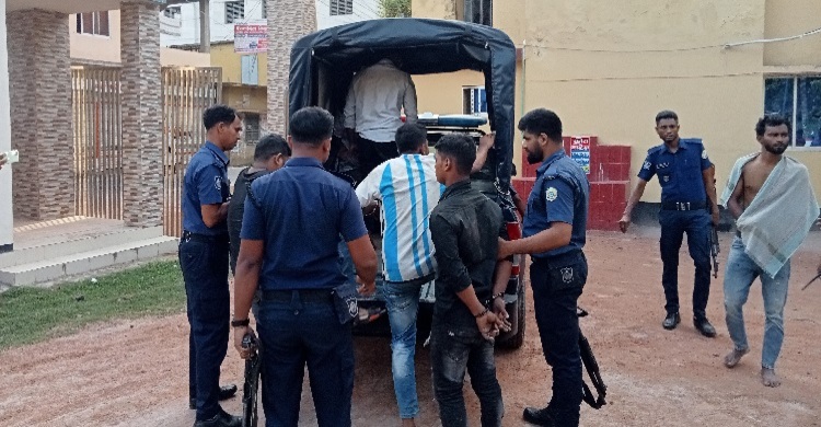 দুই গ্রামবাসীর সংঘর্ষে আহত ২০, আটক ১০