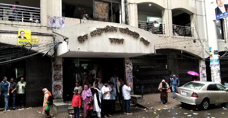 প্রাথমিক শিক্ষা অধিদফতরের স্টোরে আগুন: তিন কর্মকর্তা ৪ দিনের রিমান্ডে