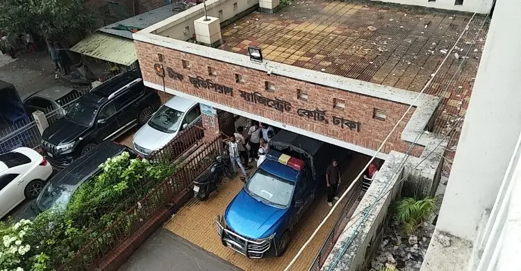 বাবাকে হত্যার মামলায় মেয়ের বিচার শুরুর শুনানি পেছালো