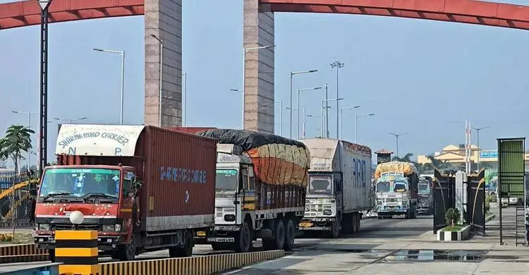 তিনদিন বন্ধের পর বেনাপোল দিয়ে আমদানি-রপ্তানি শুরু