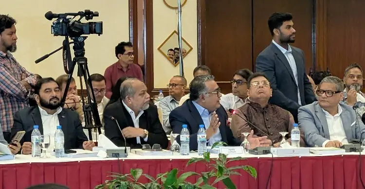 আমলাতন্ত্র কোনোদিনই পলিটিক্যাল বলয়ের সঙ্গে কাজ করতে দেবে না